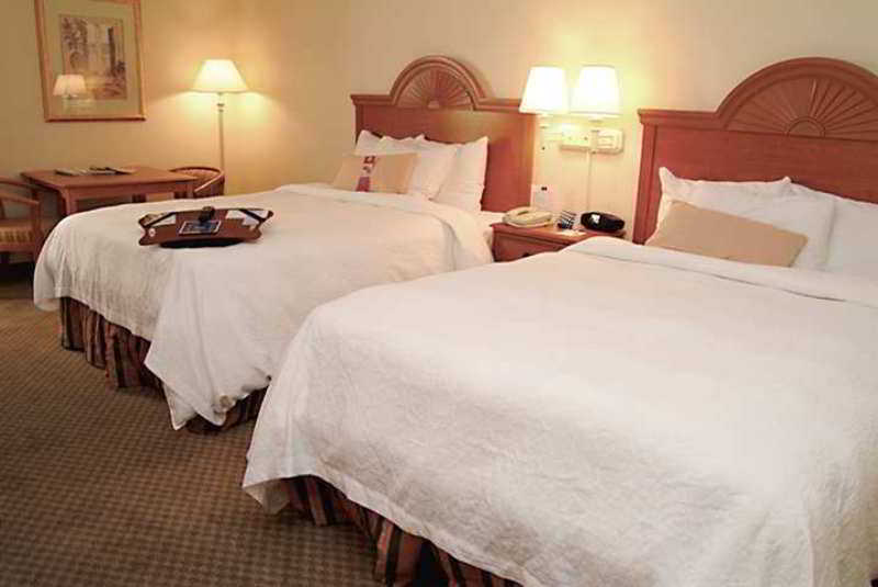 Hampton Inn & Suites Venice Bayside South Sarasota Room photo